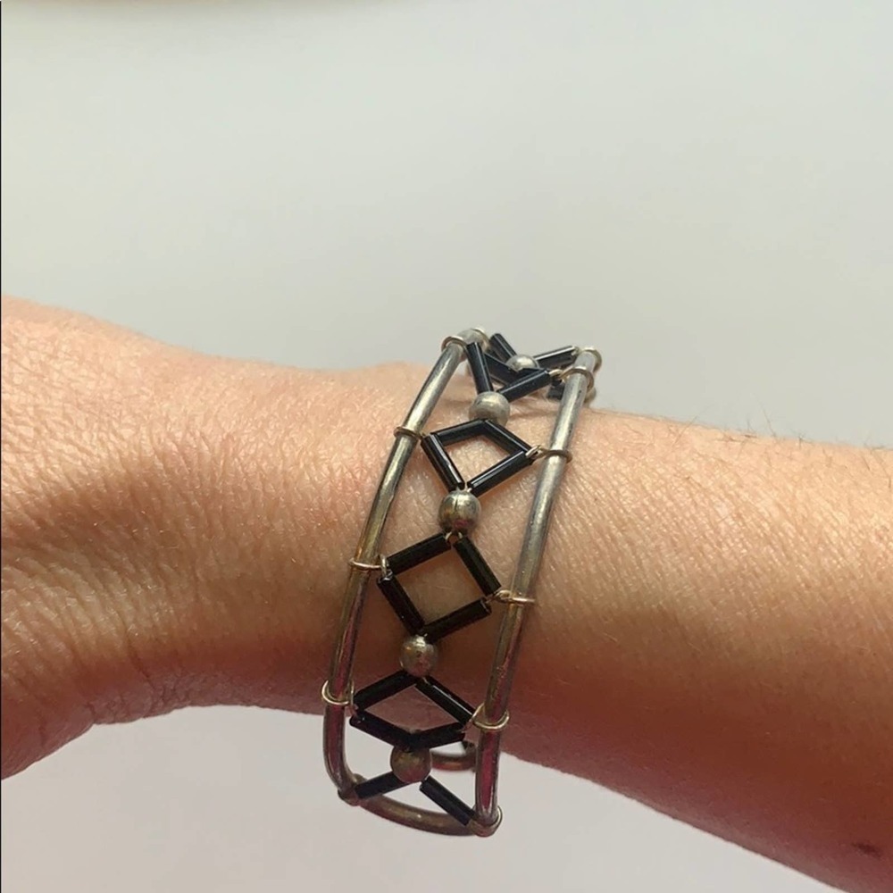 5/ $25 𝅺Bracelet Silver plated bracelet black beads